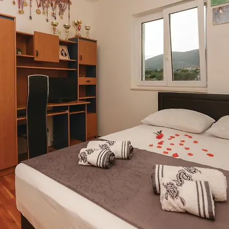 Holiday home Awesome In Kastel Novi *